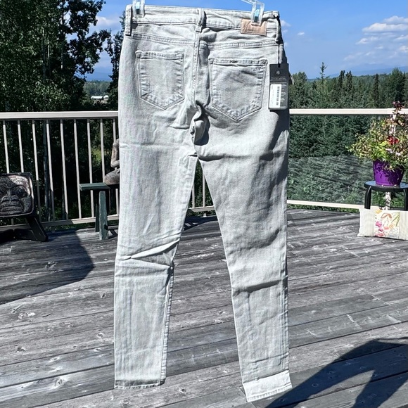 Women’s Mavi Alexa Jeans, distressed, light grey, NWT - Picture 2 of 2